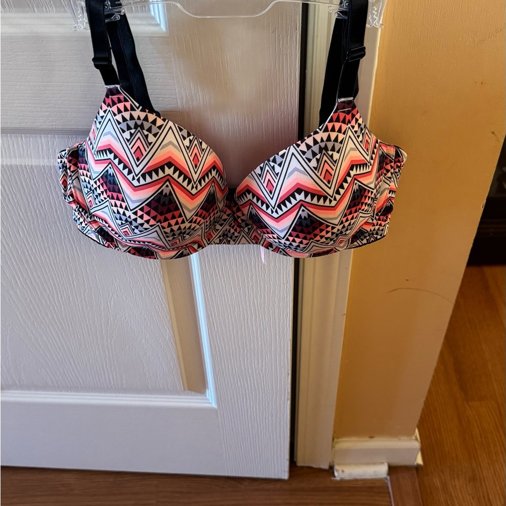 PINK Victoria's Secret Zigzag Pattern Bra - Black and Pink
